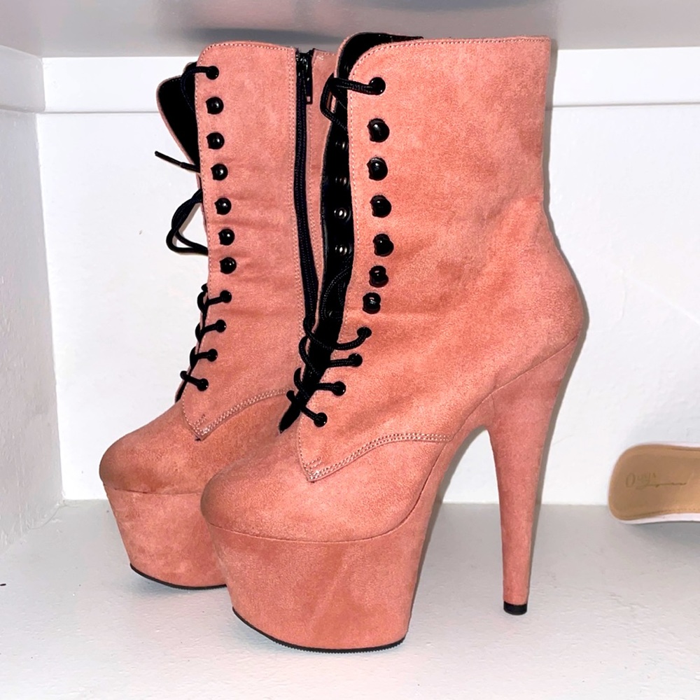 Baby pink pleaser heal never worn